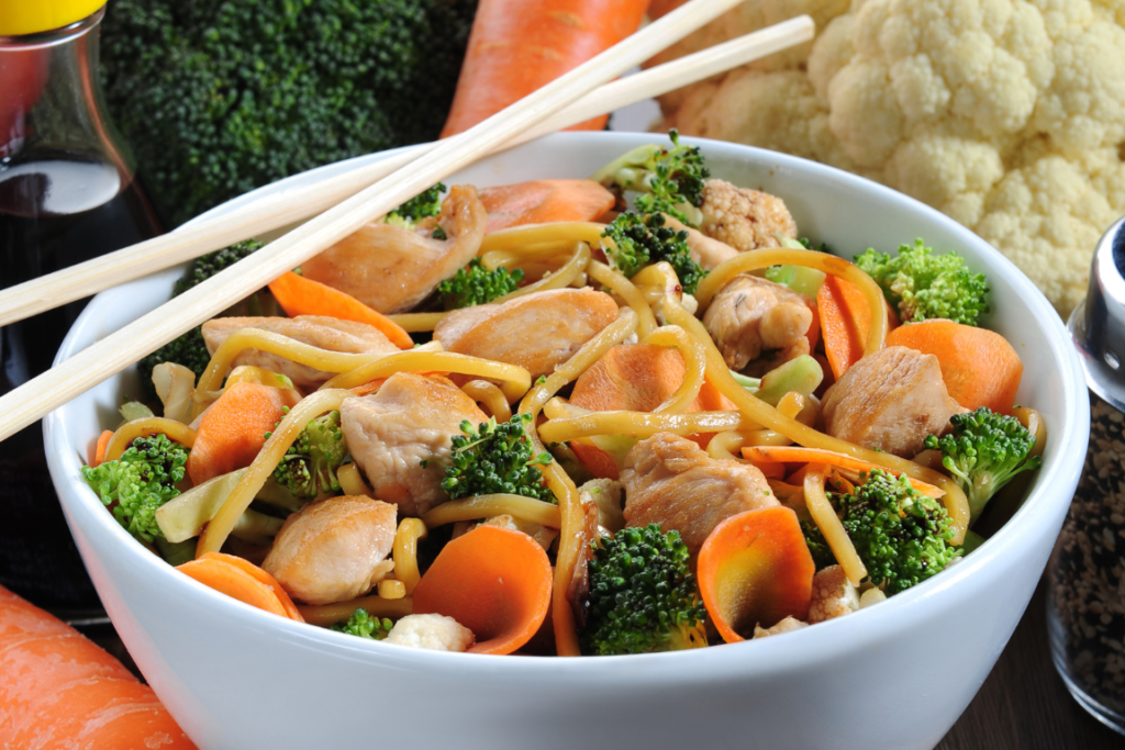 Ingredientes para o yakissoba brasileiro caseiro