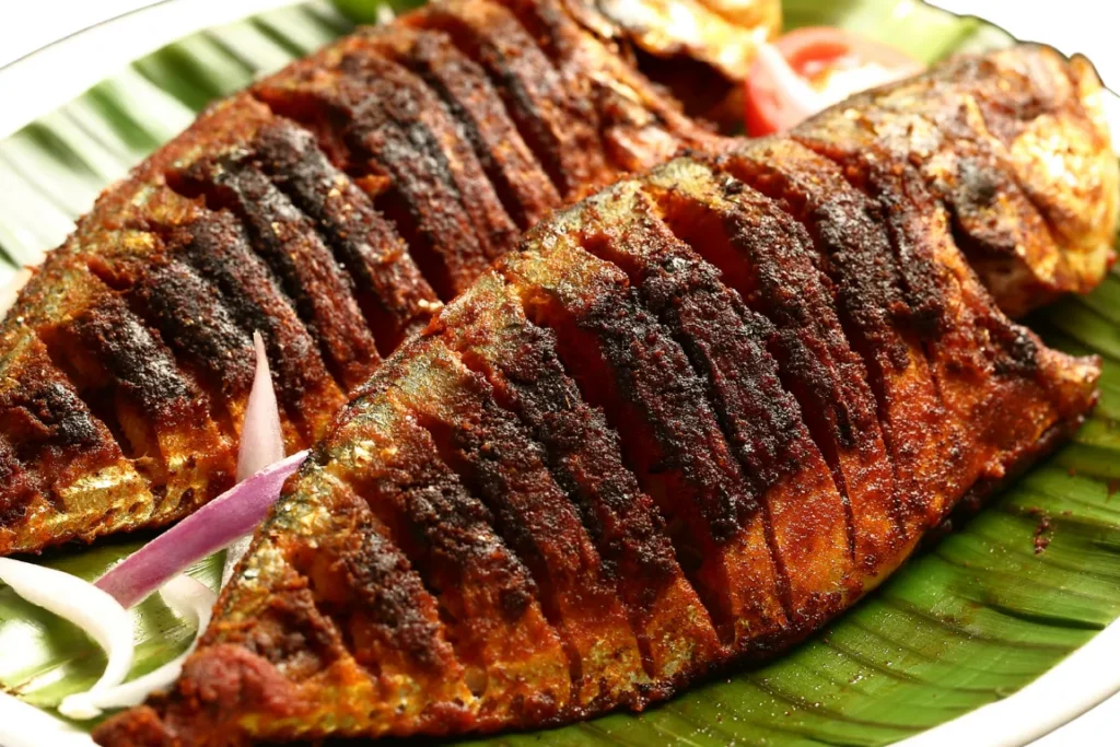 Peixe frito com açaí a combinação mais paraense que existe