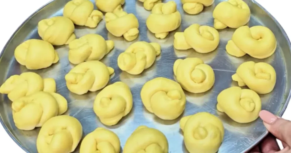 Modo de preparo passo a passo do bolinho nó de sogra
