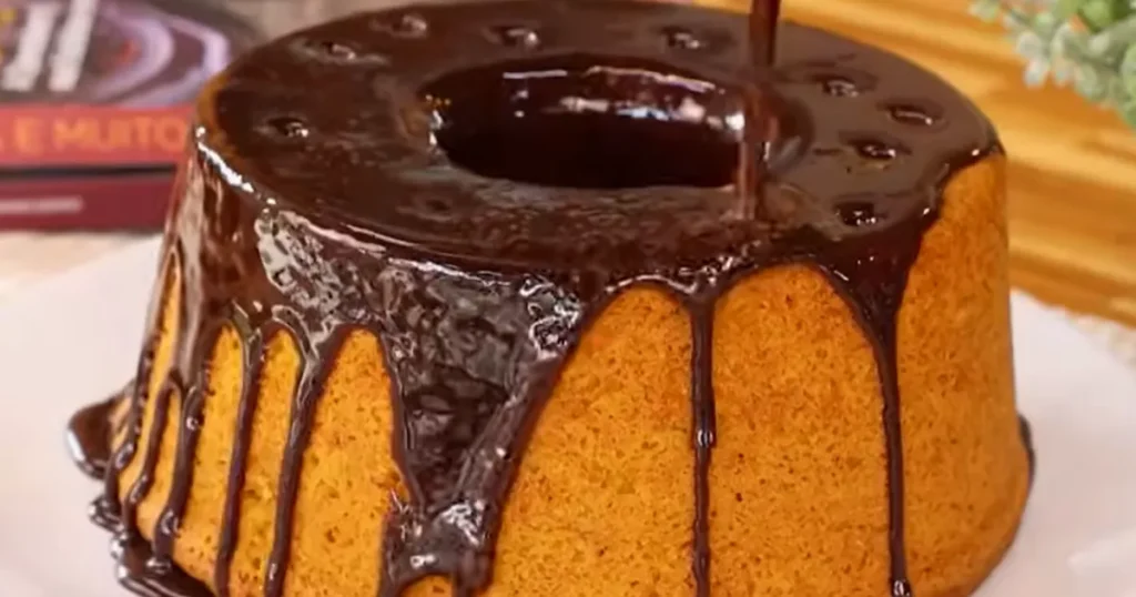 Lembrei a vovó bolo de cenoura com calda de chocolate
