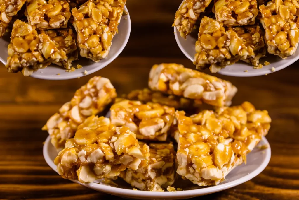 Comidas típicas de São João: 10 receitas para celebrar a festa junina 3 Comidas típicas de são joão pé de moleque crocante